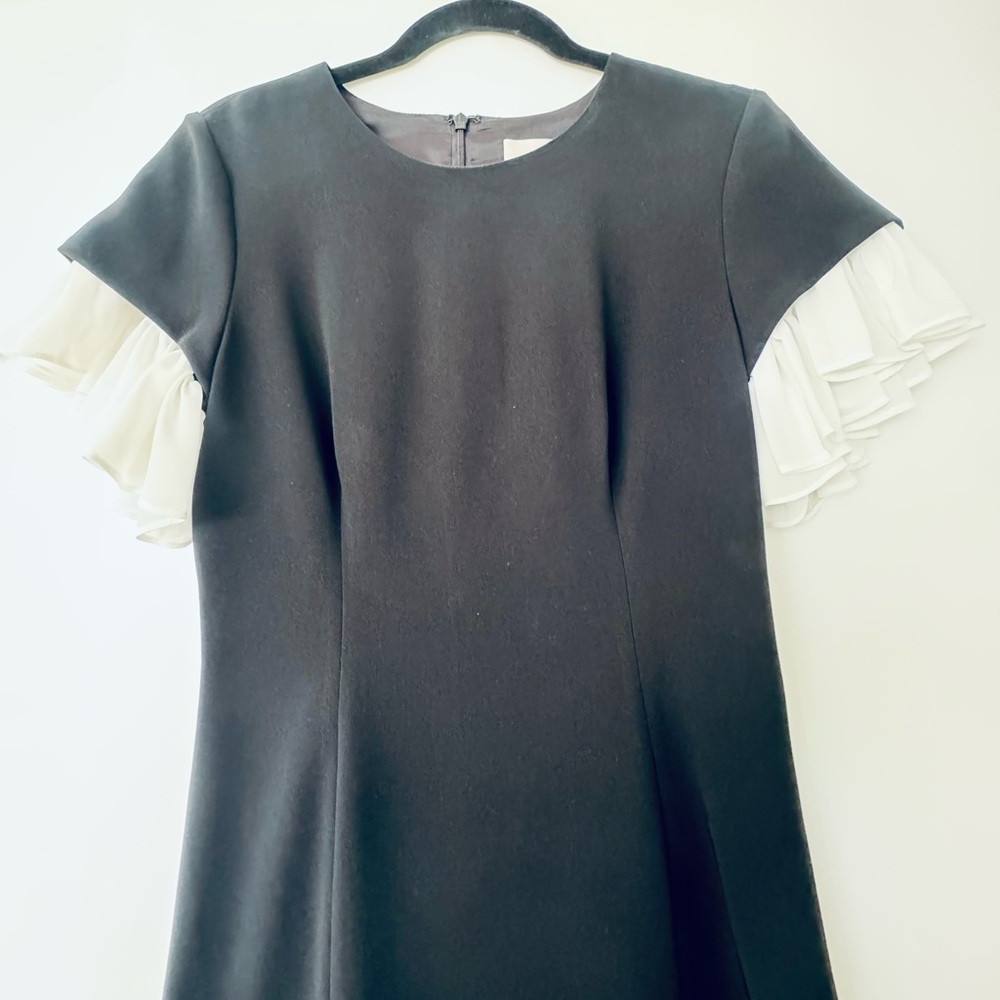 Cinq S SEPT New Elegant Black and White Ruffle Sleeve Dress, fully lined, size 4